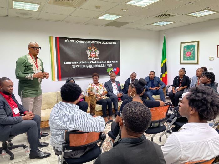 Deputy Prime Minister Dr. Hanley and delegation meet nationals living in Taiwan